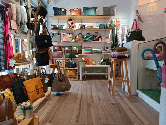Ideas Creativas para Guardar tus Bolsos en Casa