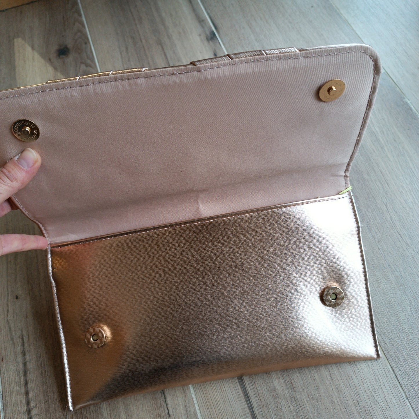 Cartera dorado-salmón