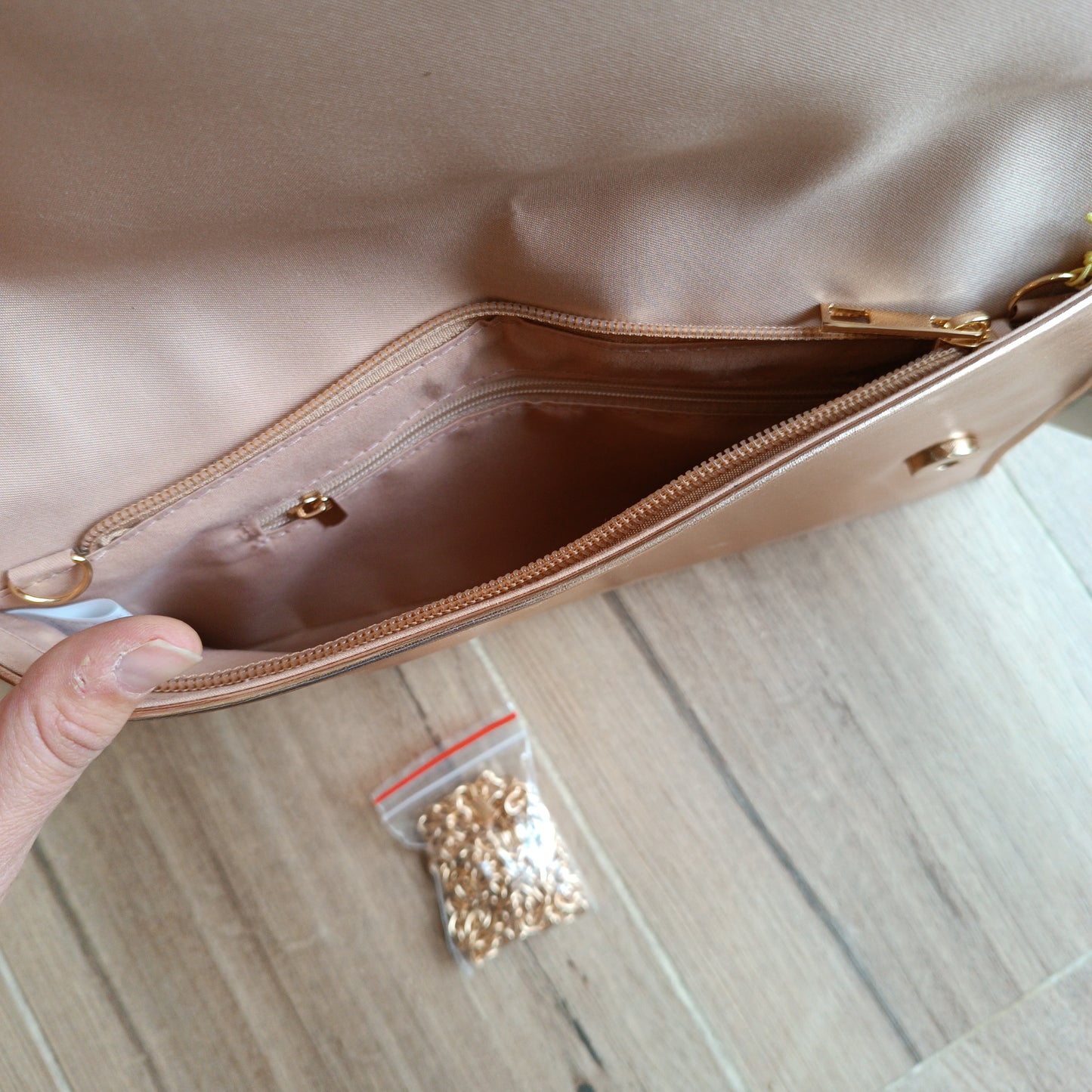 Cartera dorado-salmón