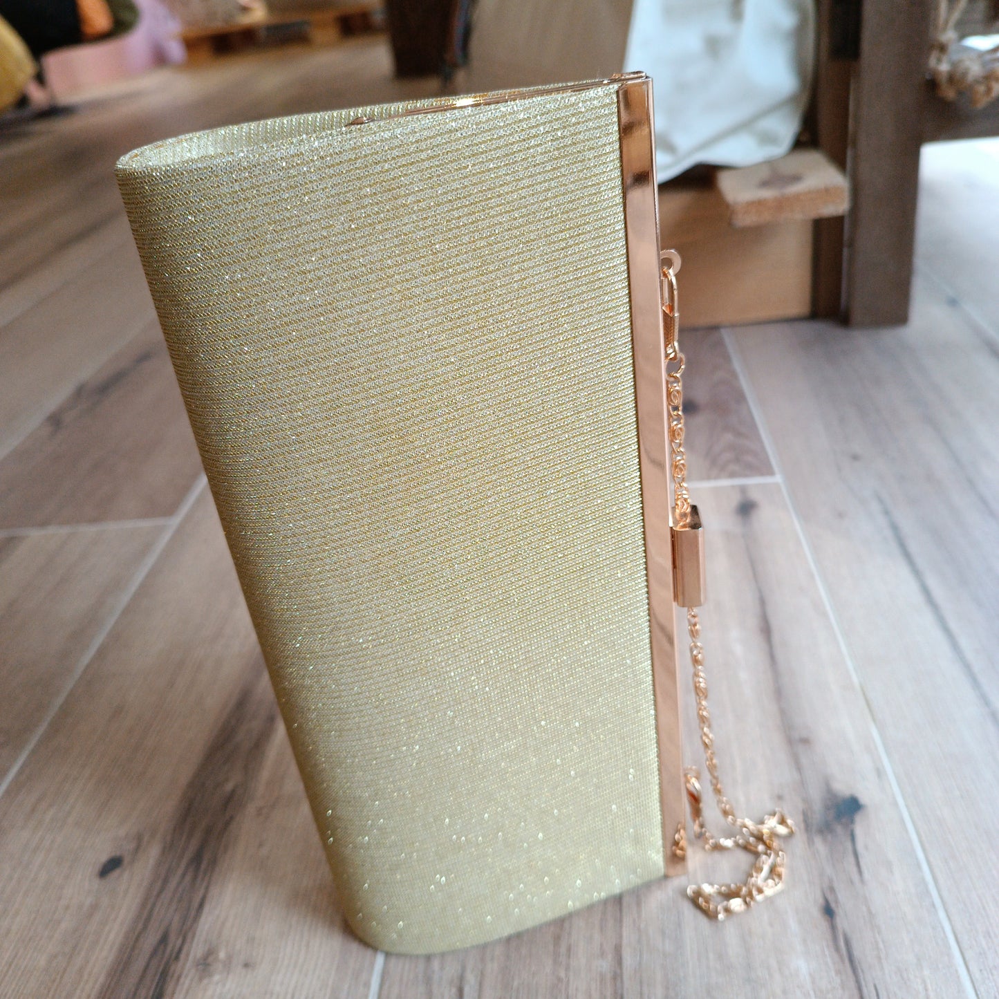 Cartera brillo dorado