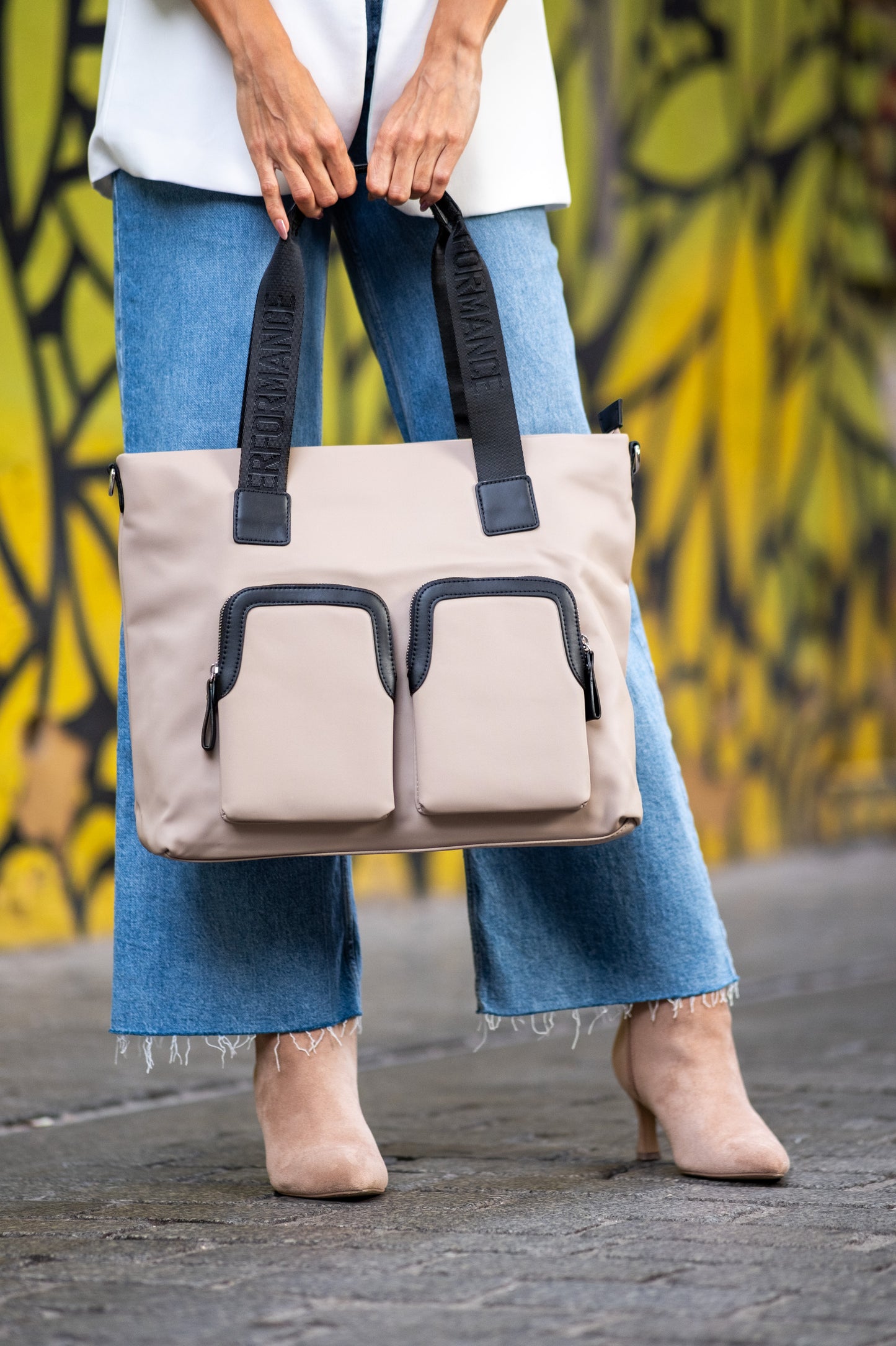 Bolso Tote ANZA Nylon Color Taupe, Bolsillos Delanteros