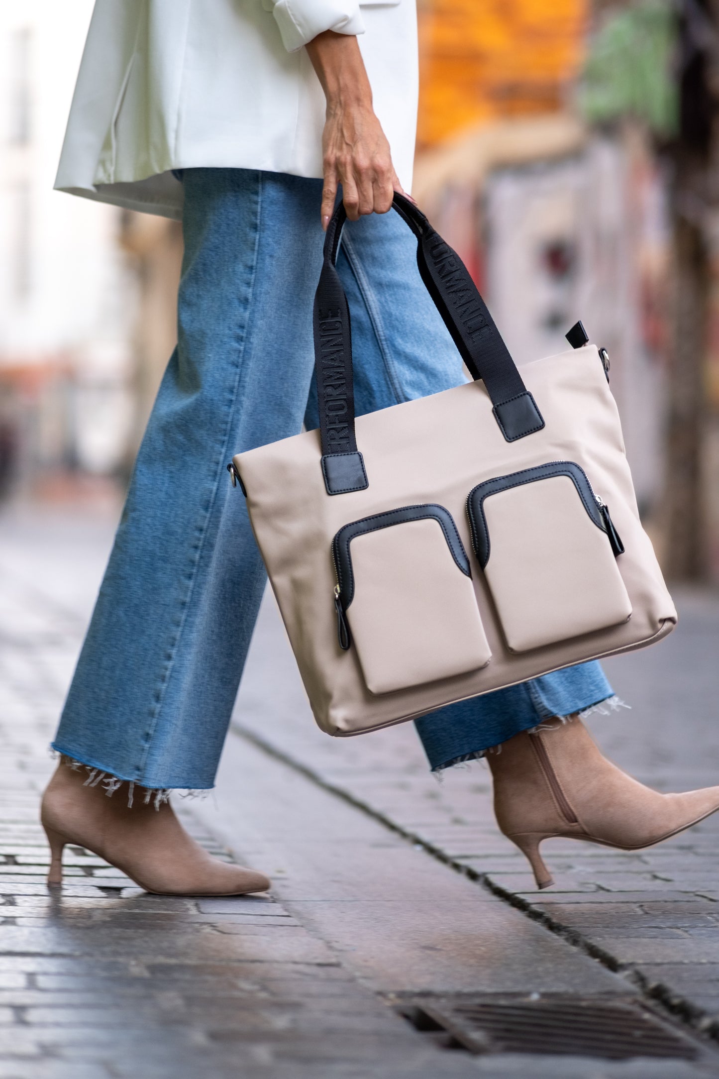 Bolso Tote ANZA Nylon Color Taupe, Bolsillos Delanteros