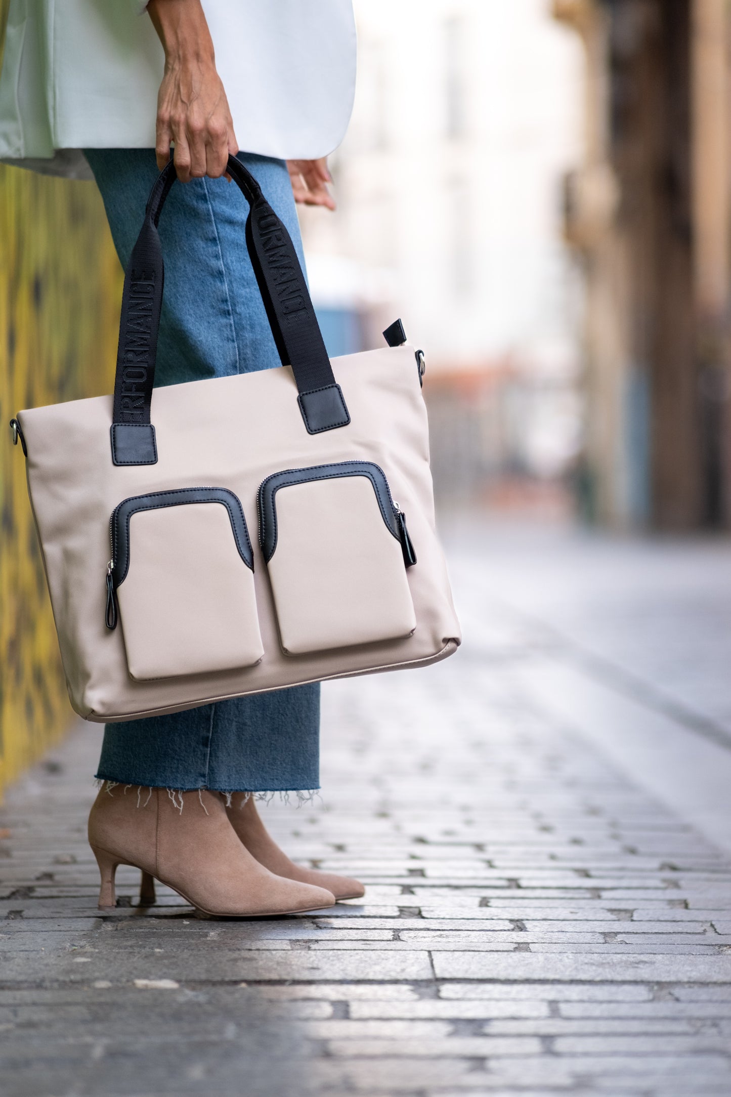 Bolso Tote ANZA Nylon Color Taupe, Bolsillos Delanteros
