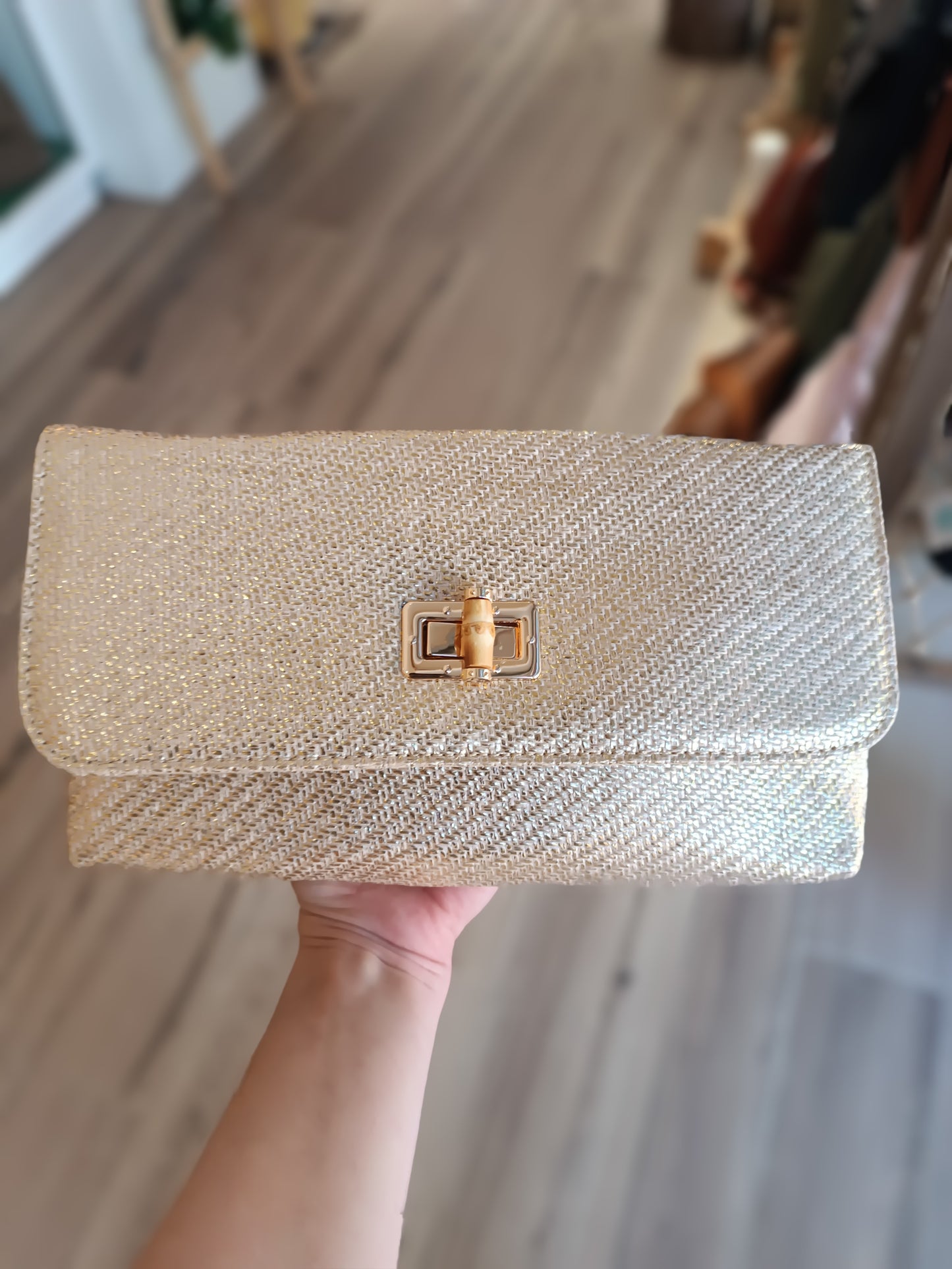 Bolso fiesta dorado, cierre madera