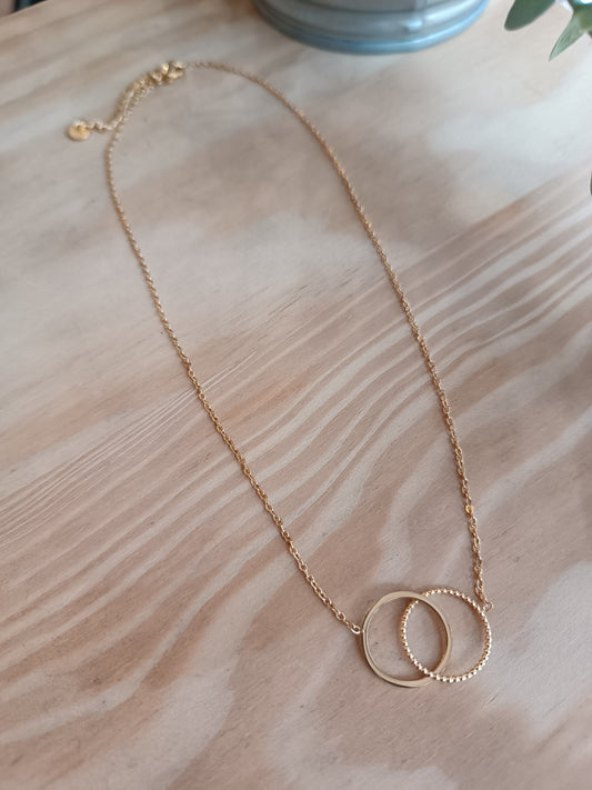 Collar acero dorado 2 círculos entrelazados