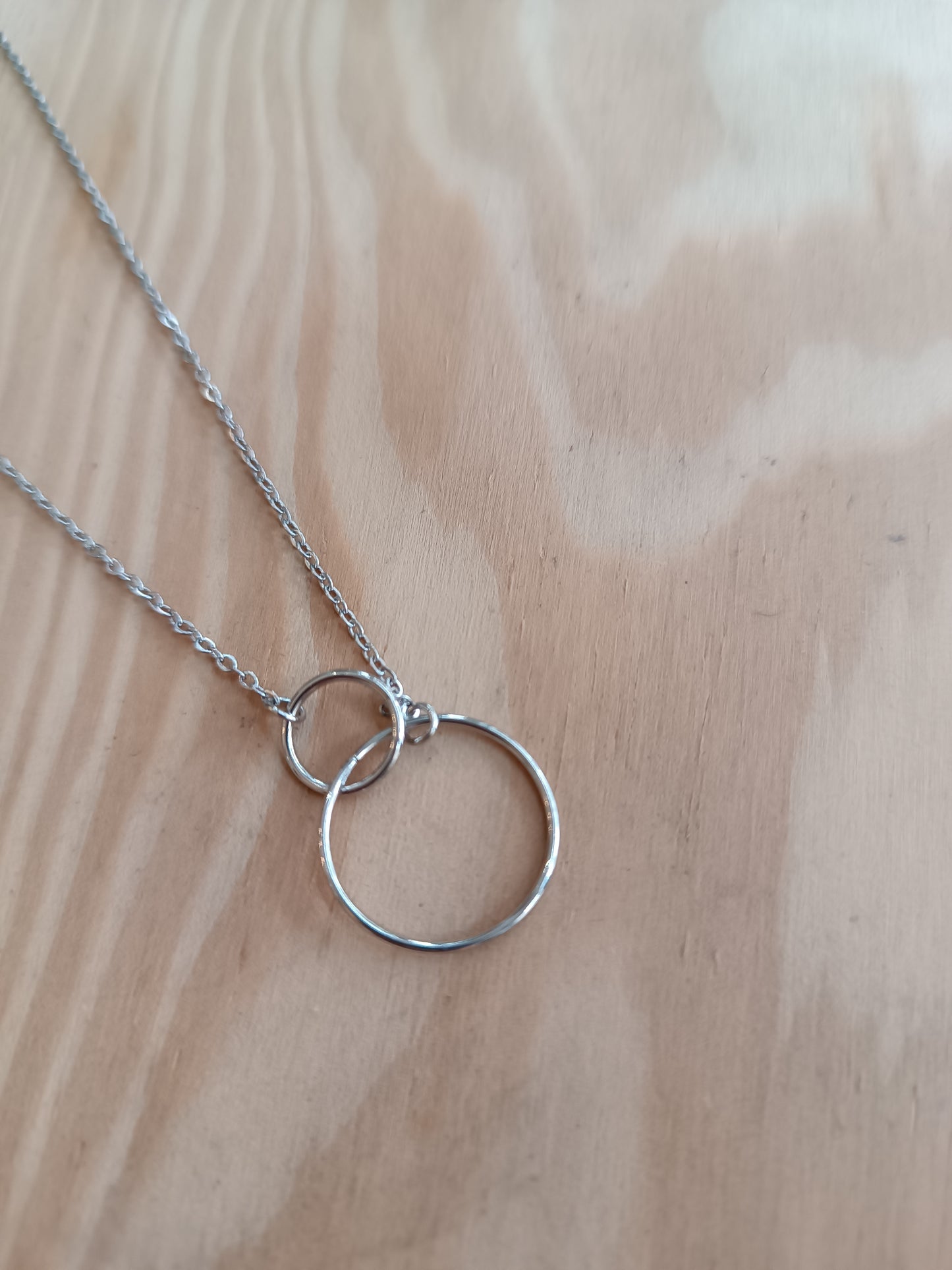 Collar acero plata 2 círculos entrelazados