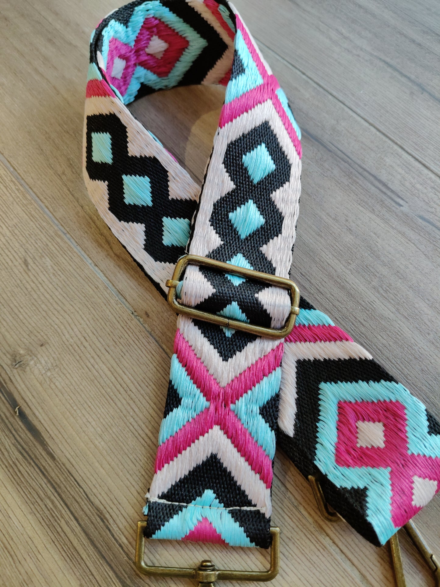 Asa fucsia- azul claro