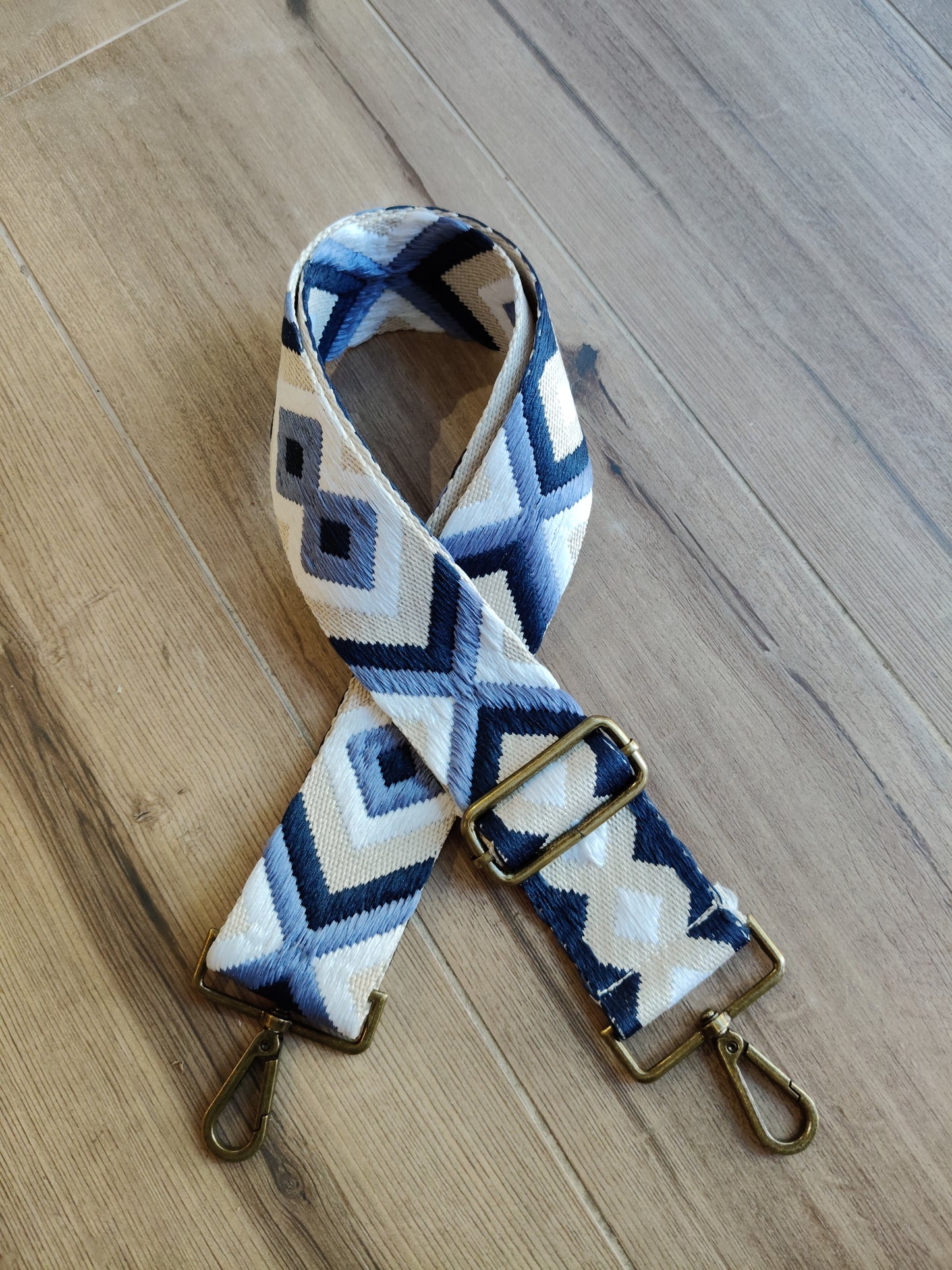 Asa azul marino-blanca y beige