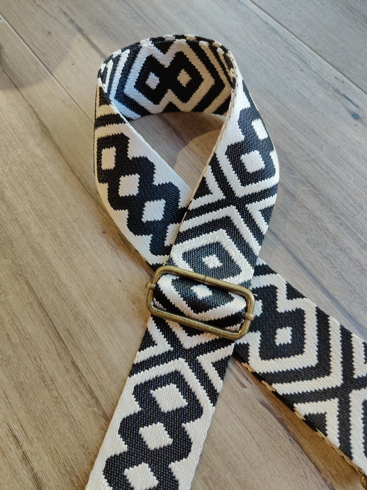 Asa étnica negra-beige